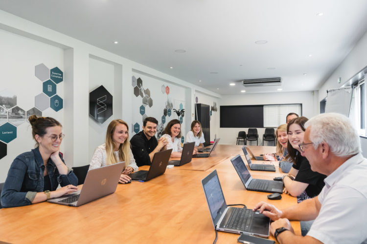 Aliquam hendrerit ipsum